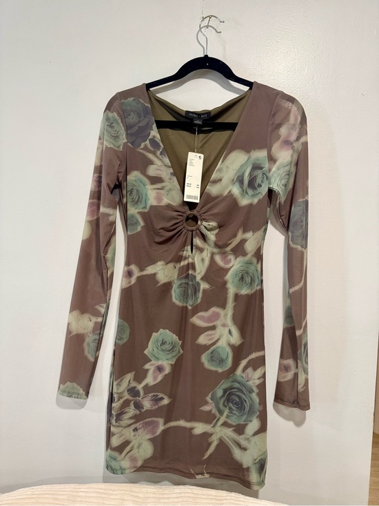 Urban Outfitters Dresses & Skirts - Urban Outfitters green Floral Long Sleeve Ring-Front Dress with Roses